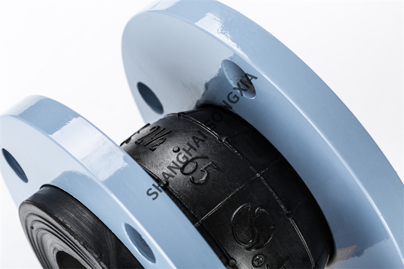 碳鋼法蘭冷凝泵橡膠接頭的特性體現(xiàn)在哪里？